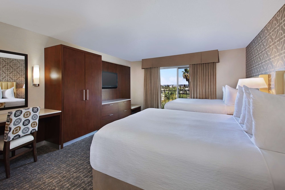 embassy suites by hilton anaheim north