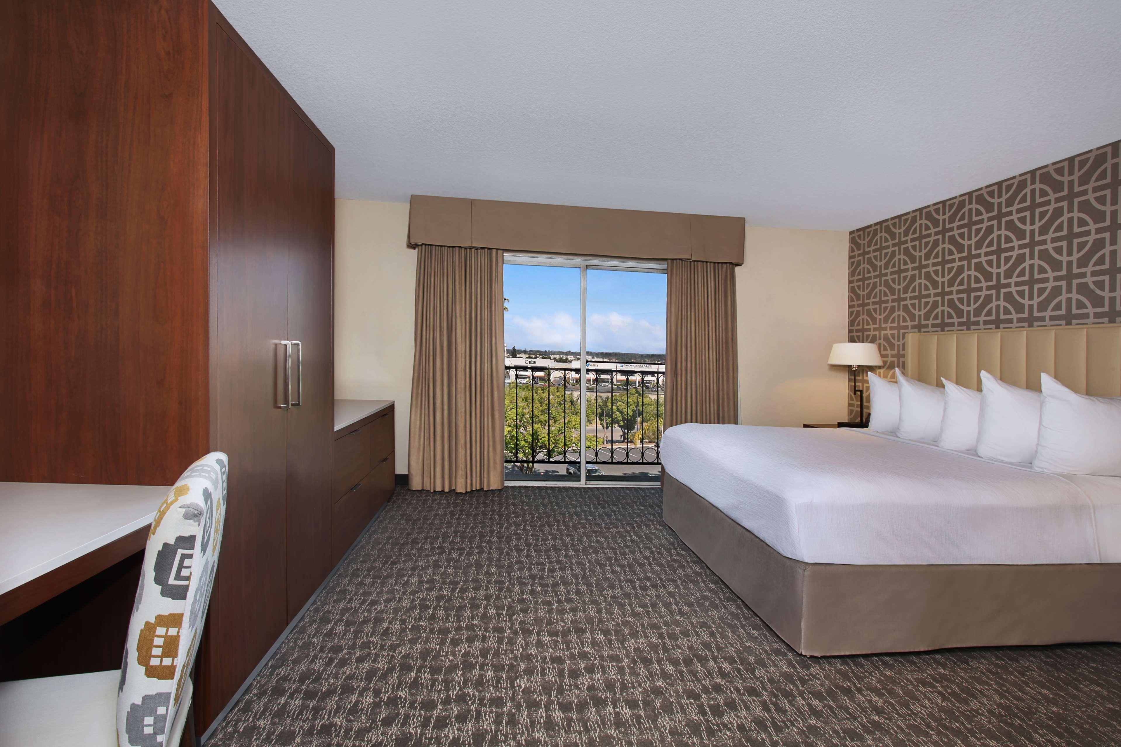 embassy suites by hilton anaheim north