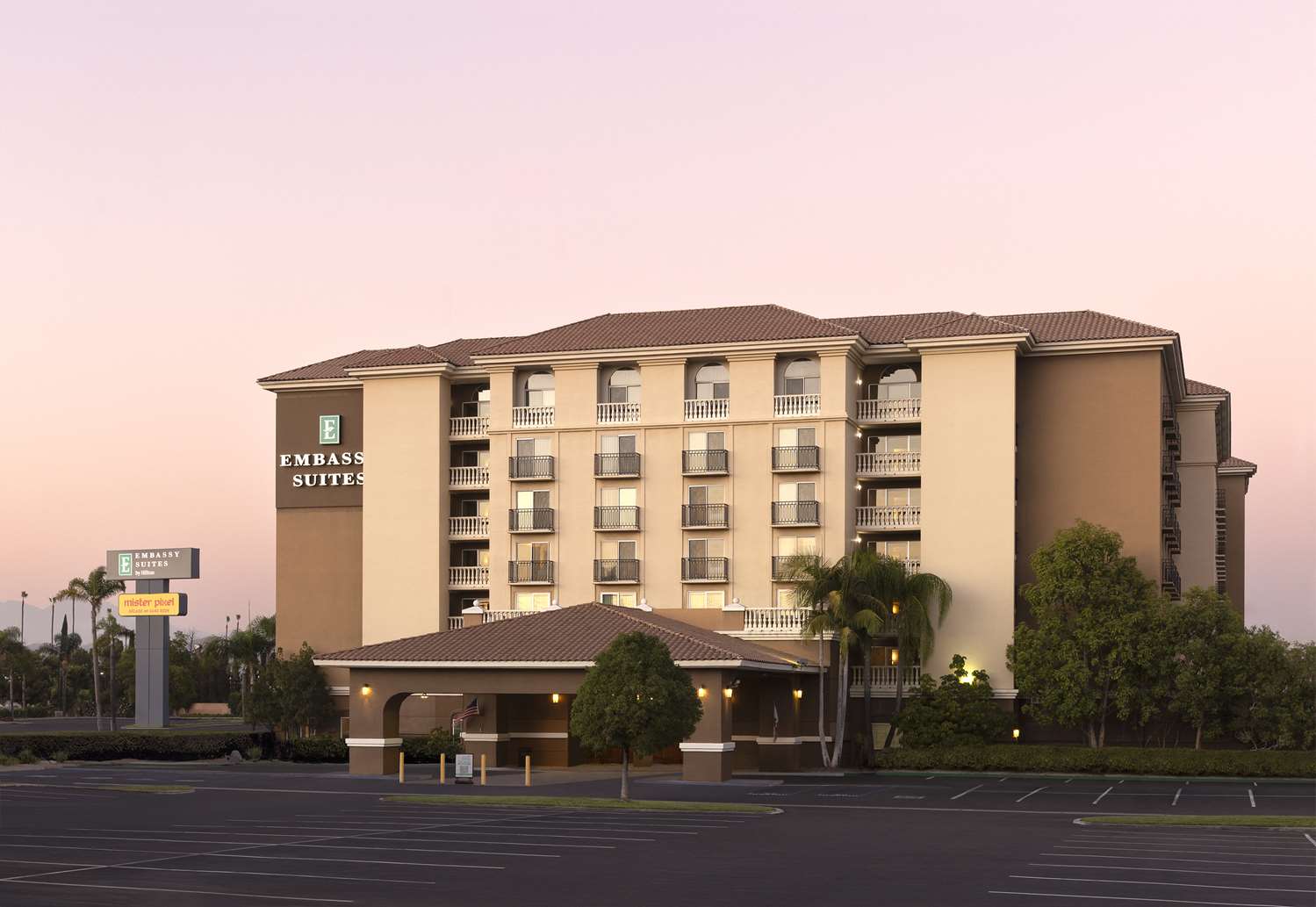 embassy suites by hilton anaheim north