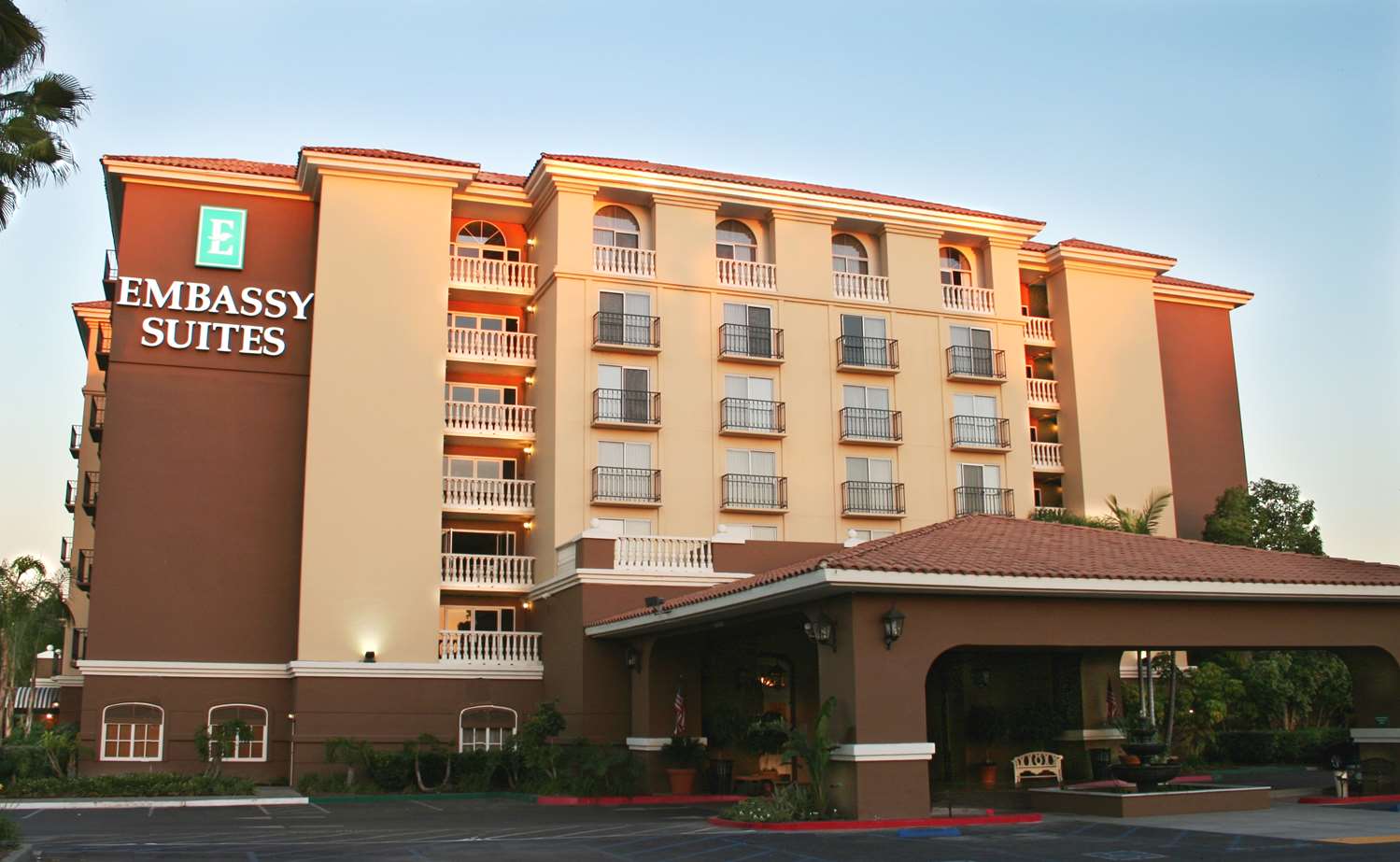embassy suites by hilton anaheim north