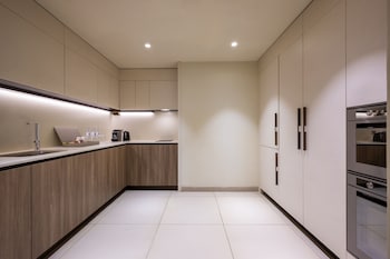 voco doha west bay suites hotel