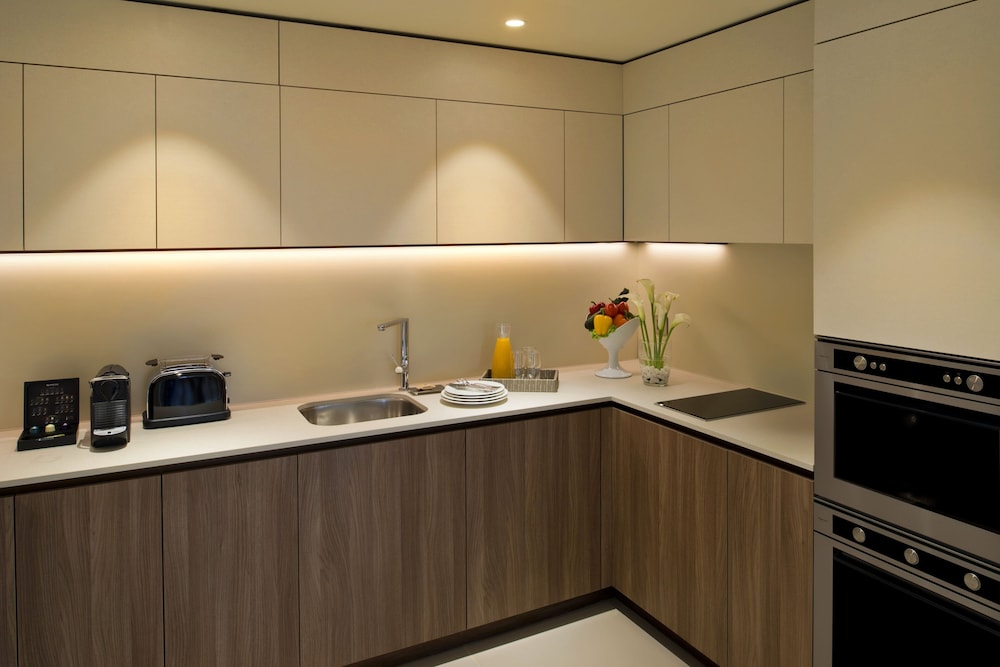 voco doha west bay suites hotel