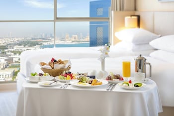 voco doha west bay suites hotel