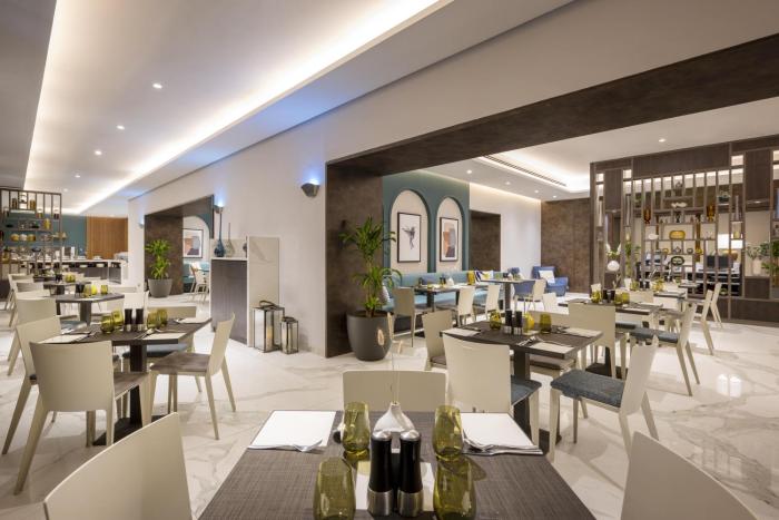 voco doha west bay suites hotel