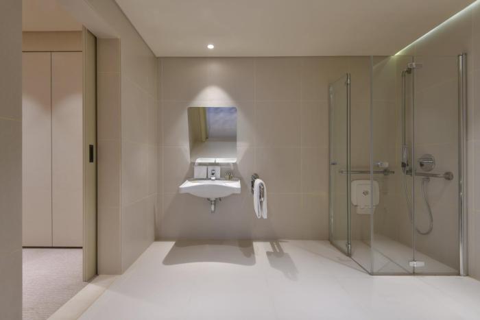 voco doha west bay suites hotel