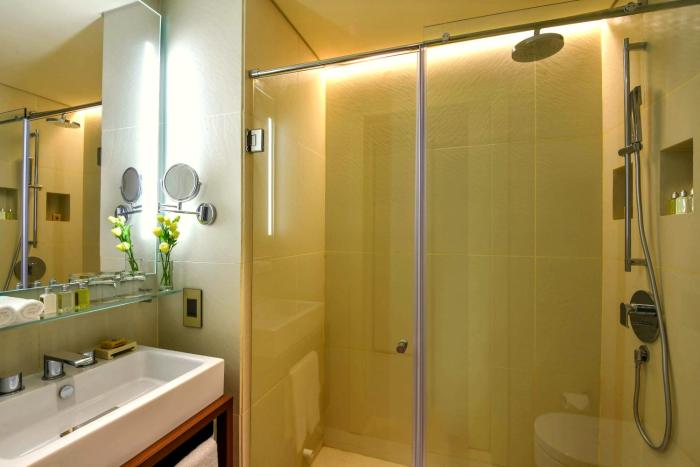 voco doha west bay suites hotel