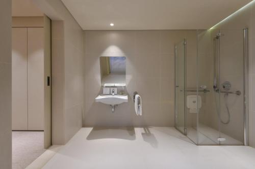 voco doha west bay suites hotel