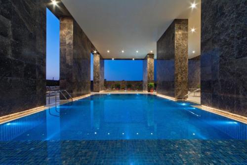 voco doha west bay suites hotel