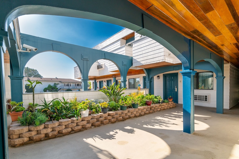 art hotel laguna beach