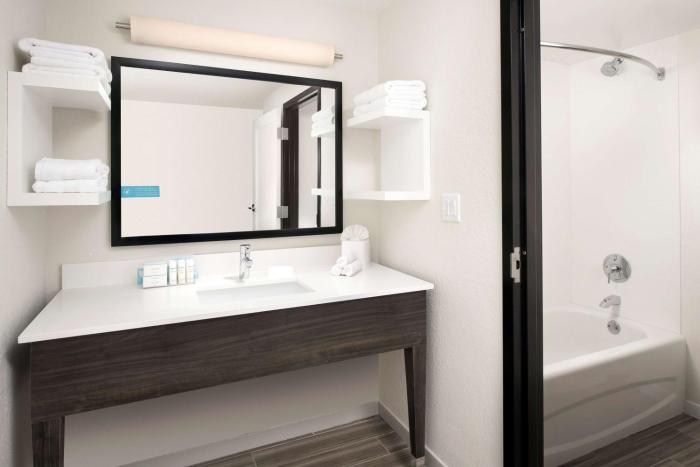 hampton inn and suites anaheim garden grove