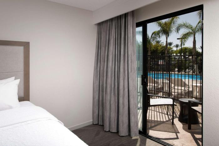 hampton inn and suites anaheim garden grove