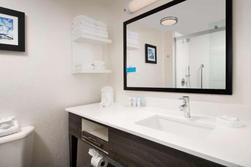 hampton inn and suites anaheim garden grove