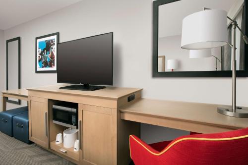 hampton inn and suites anaheim garden grove