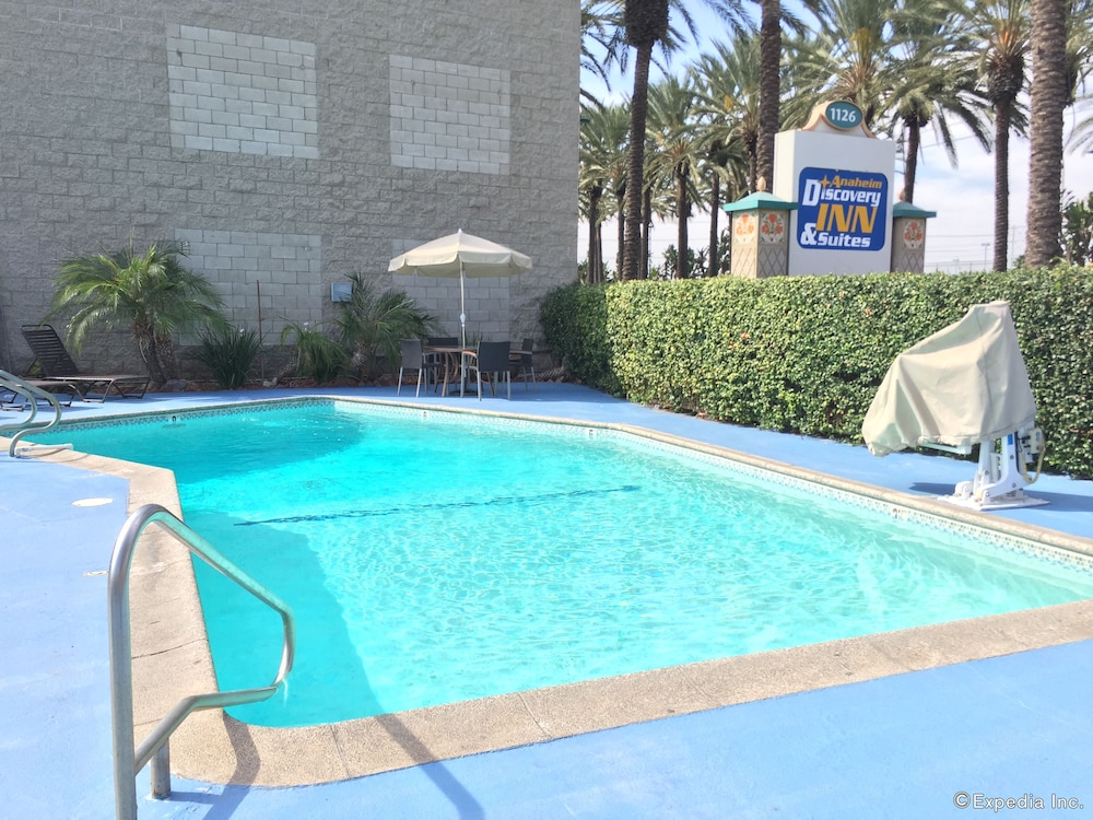 anaheim discovery inn and suites