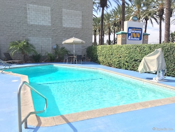 anaheim discovery inn and suites