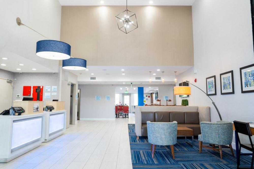 holiday inn express and suites lake forest by ihg