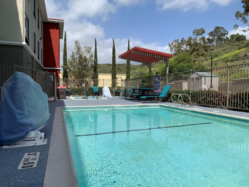 holiday inn express and suites lake forest by ihg