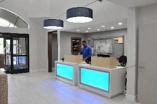 holiday inn express and suites lake forest by ihg