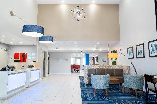holiday inn express and suites lake forest by ihg