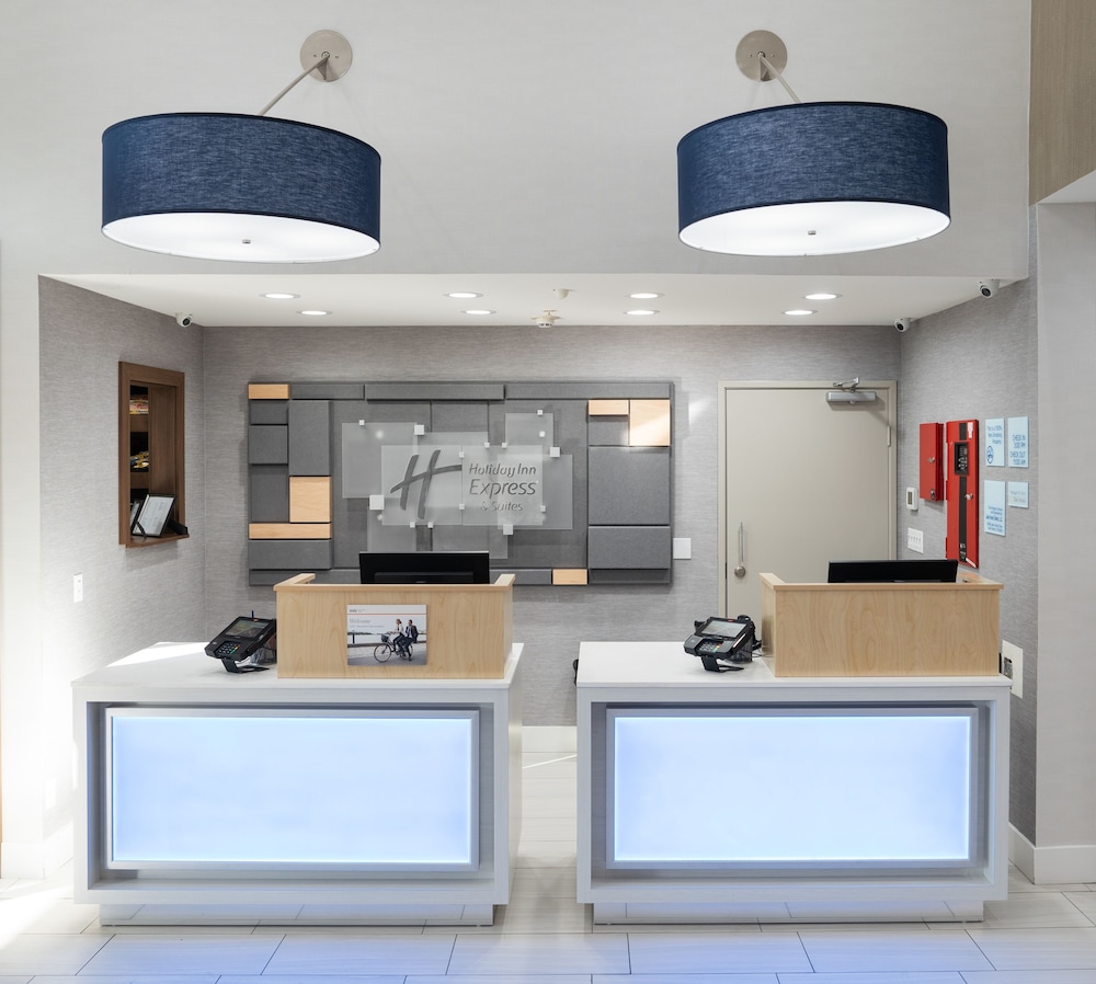 holiday inn express and suites lake forest by ihg