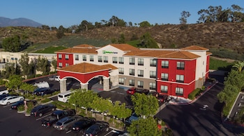 holiday inn express and suites lake forest by ihg