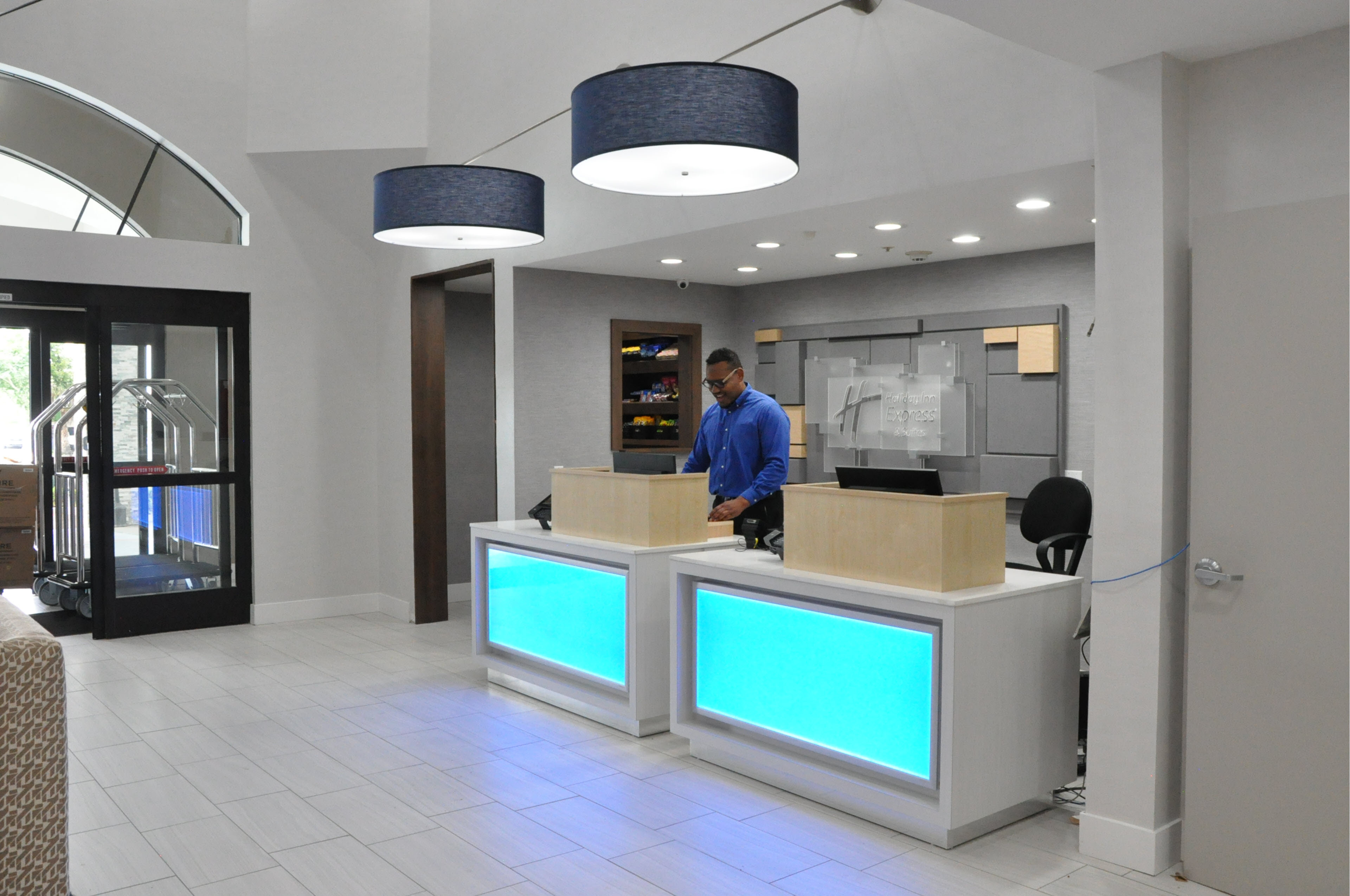 holiday inn express and suites lake forest by ihg