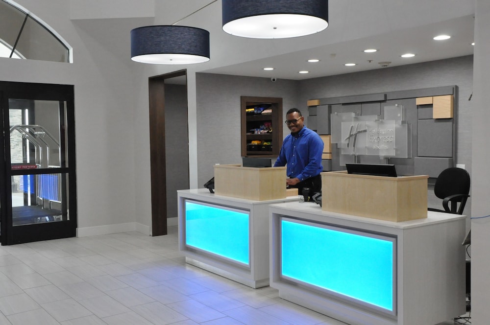 holiday inn express and suites lake forest by ihg
