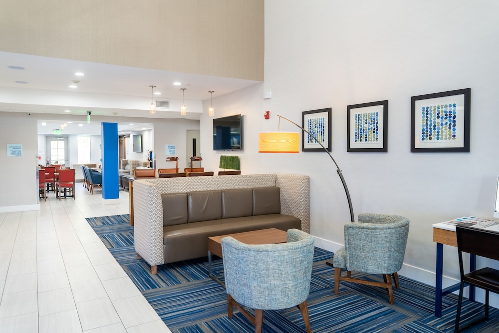 holiday inn express and suites lake forest by ihg