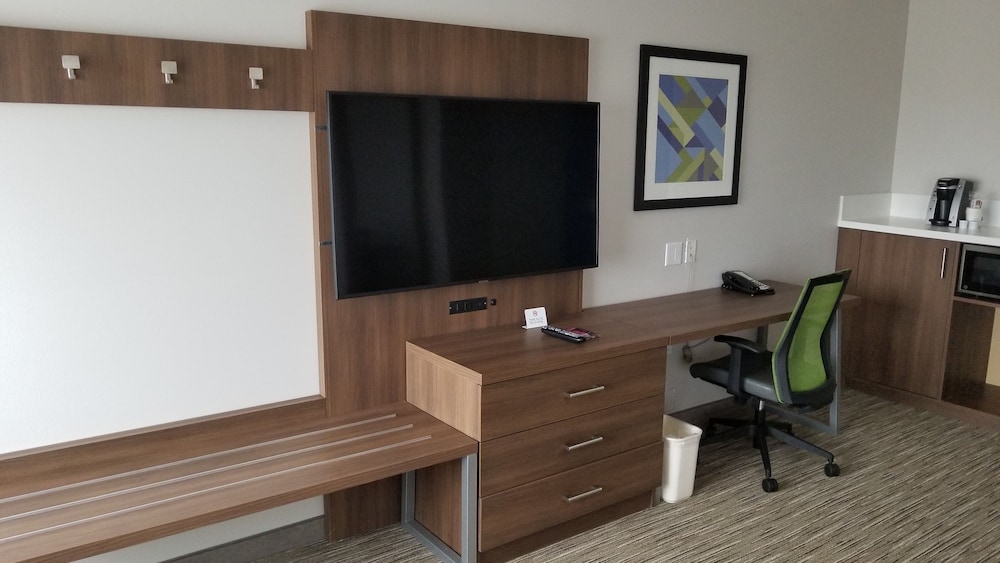 holiday inn express and suites lake forest by ihg