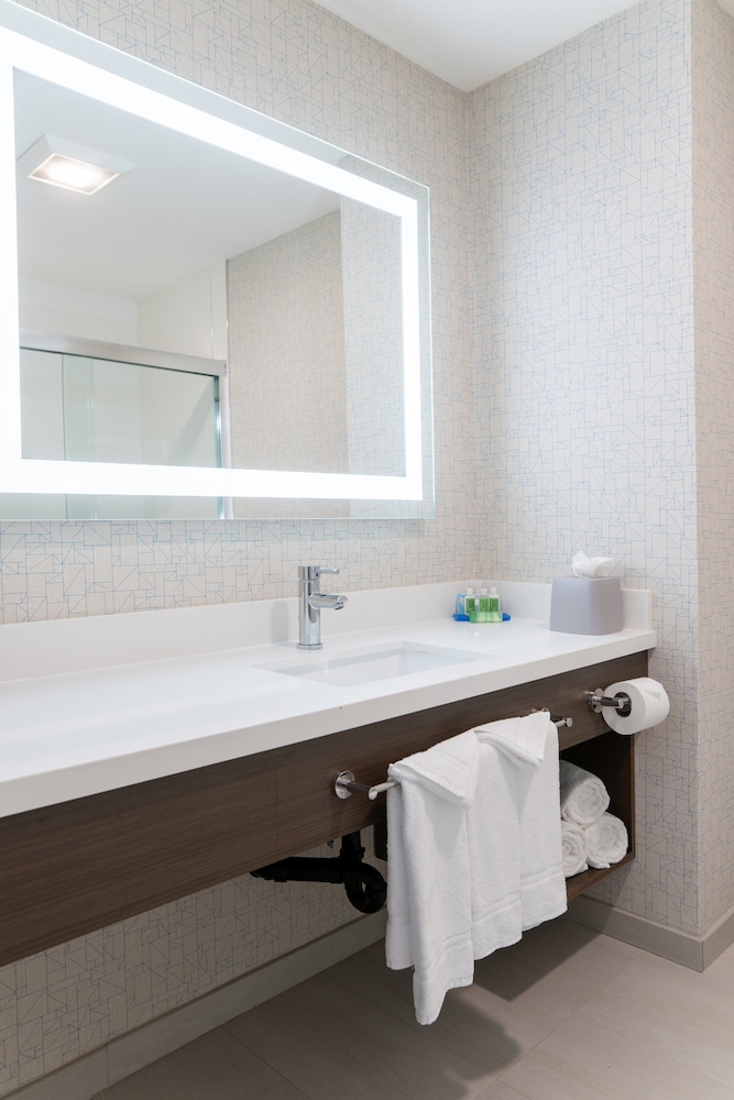 holiday inn express and suites lake forest by ihg