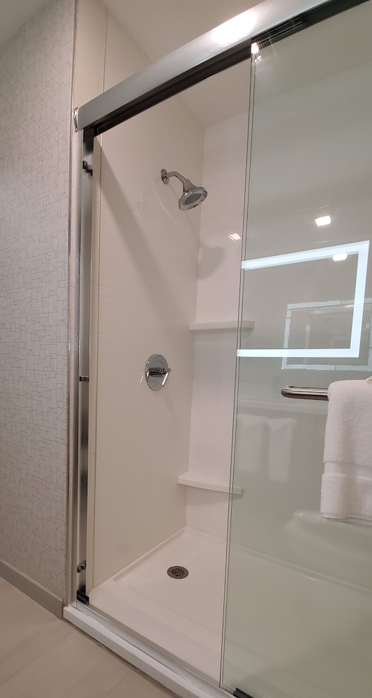 holiday inn express and suites lake forest by ihg