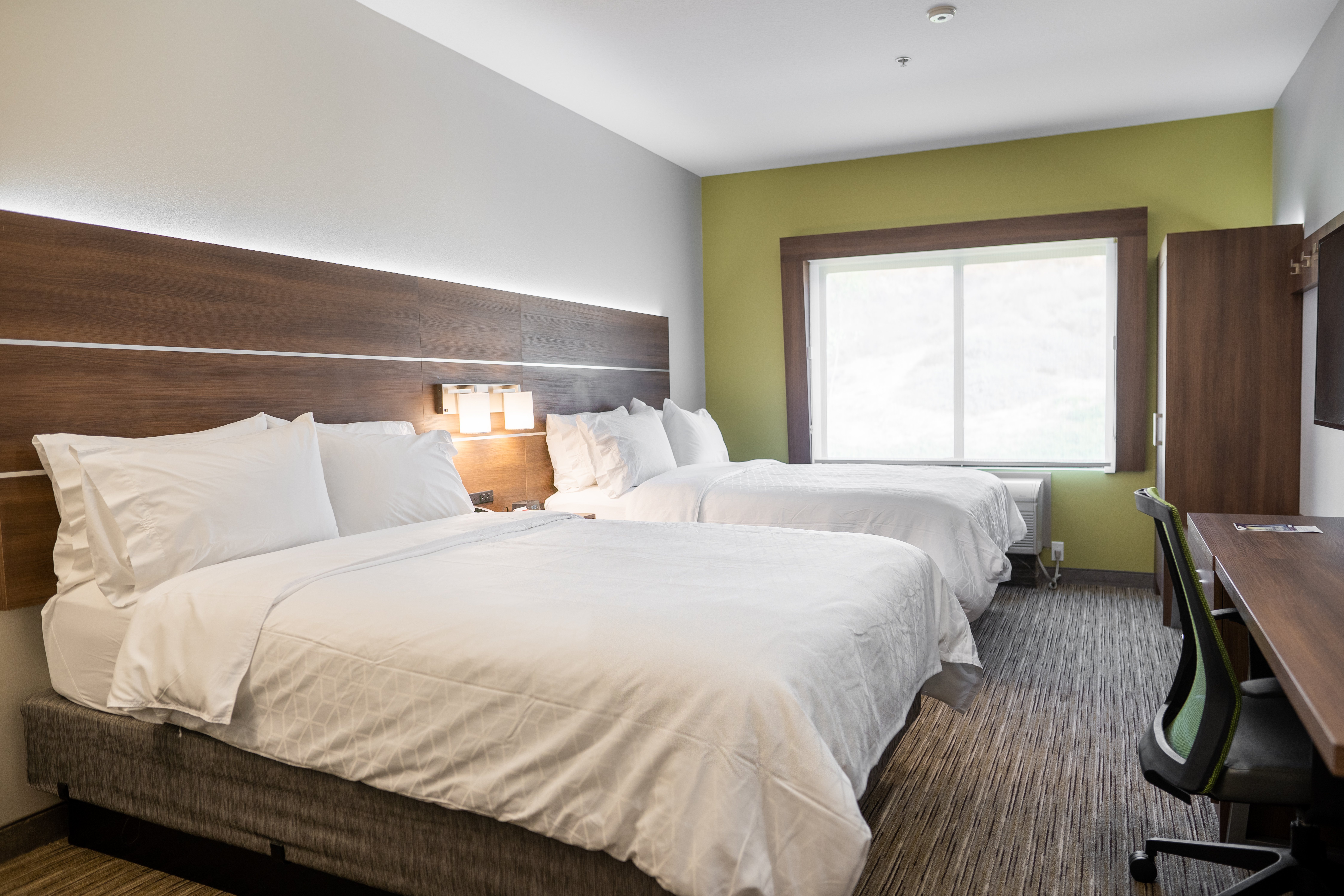 holiday inn express and suites lake forest by ihg