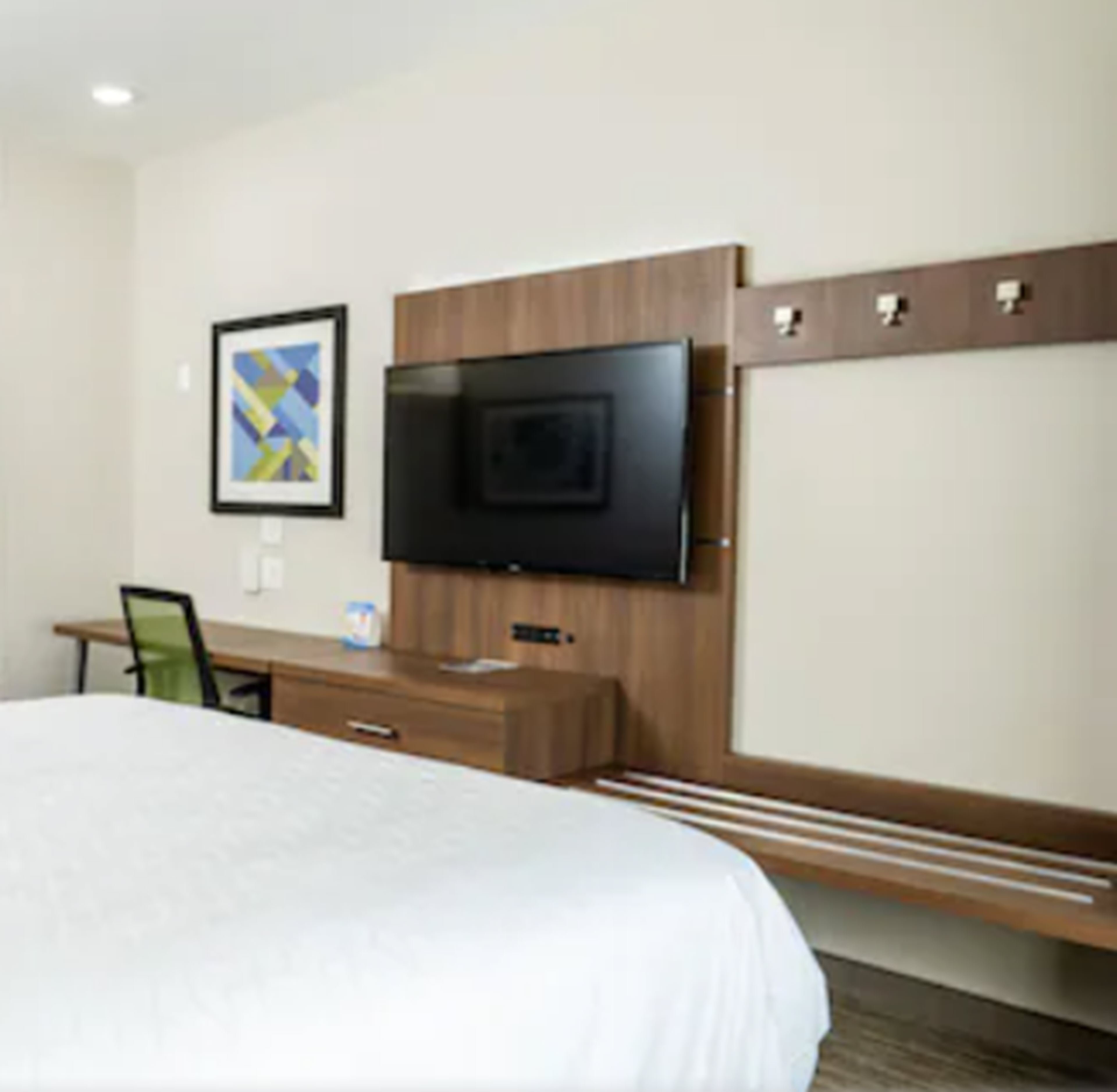 holiday inn express and suites lake forest by ihg