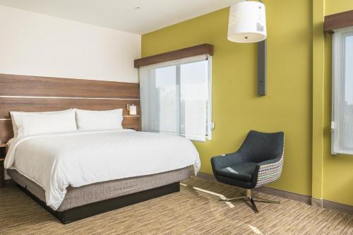 holiday inn express and suites lake forest by ihg