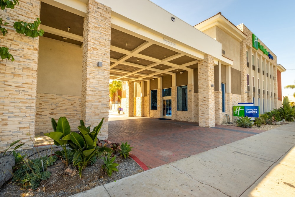 holiday inn express anaheim west by ihg