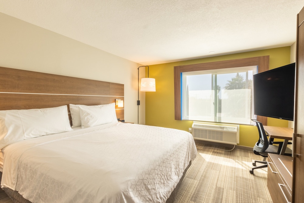 holiday inn express anaheim west by ihg