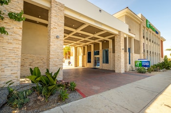 holiday inn express anaheim west by ihg