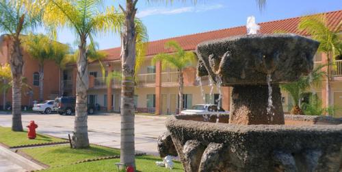 days inn and suites by wyndham south gate