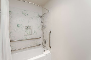 days inn and suites by wyndham south gate