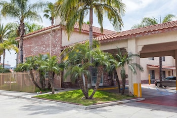 days inn and suites by wyndham south gate