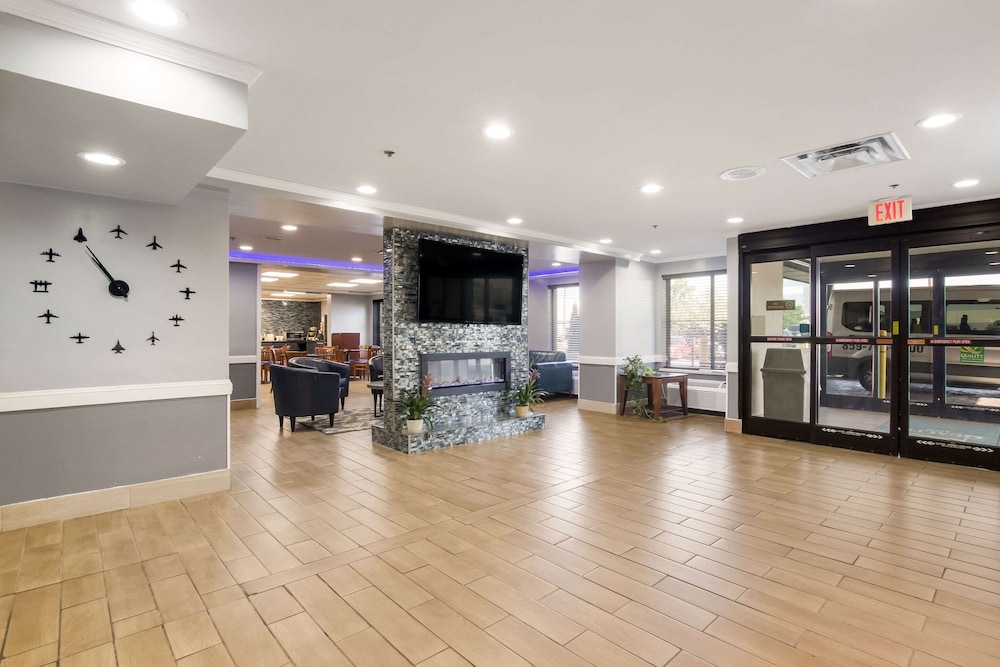 quality inn and suites cvg airport
