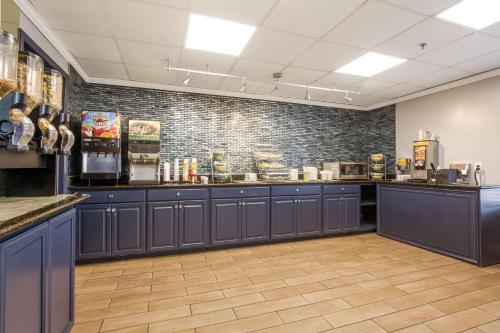 quality inn and suites cvg airport
