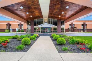 Quality Inn & Suites Florence - Cincinnati South,Near World Of Golf,3 star