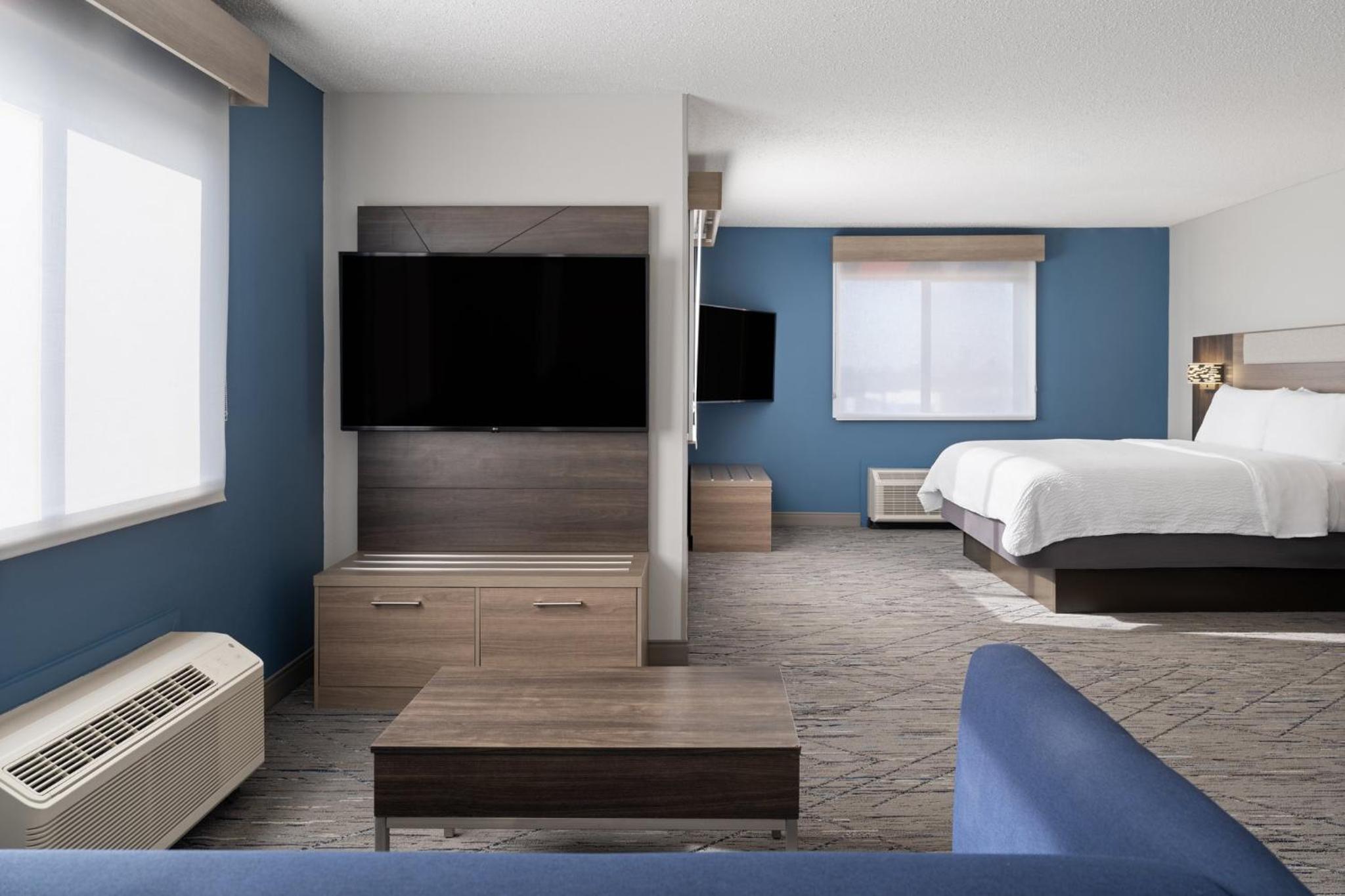holiday inn express and suites midwest by ihg