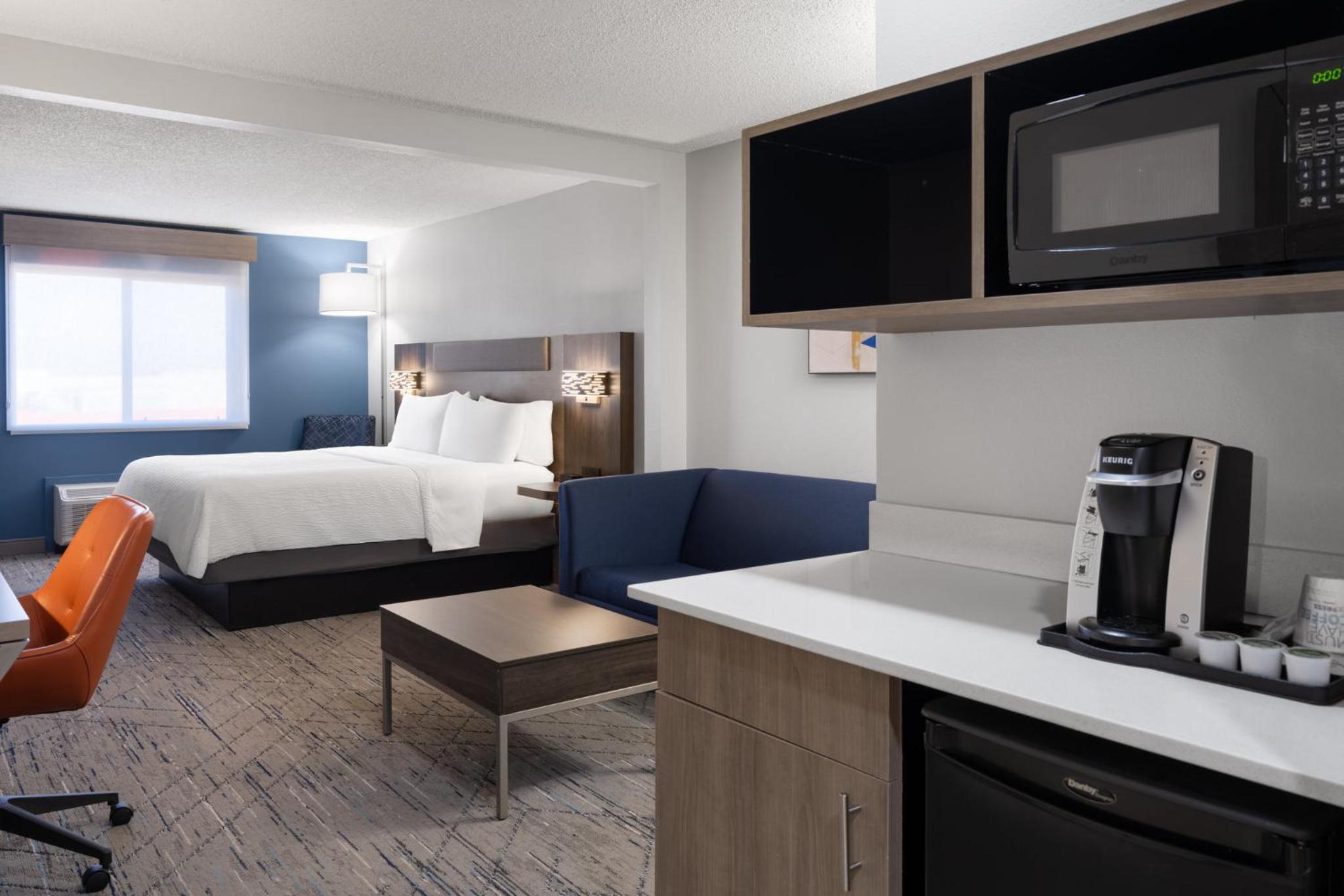 holiday inn express and suites midwest by ihg