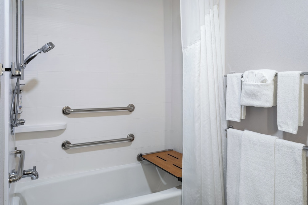 holiday inn express and suites midwest by ihg