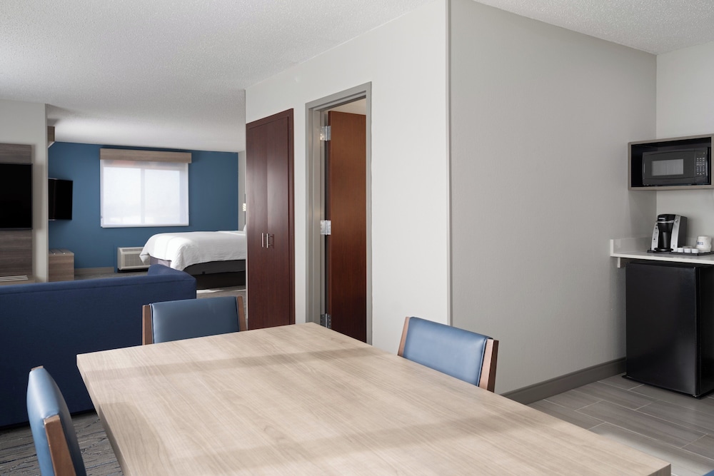 holiday inn express and suites midwest by ihg