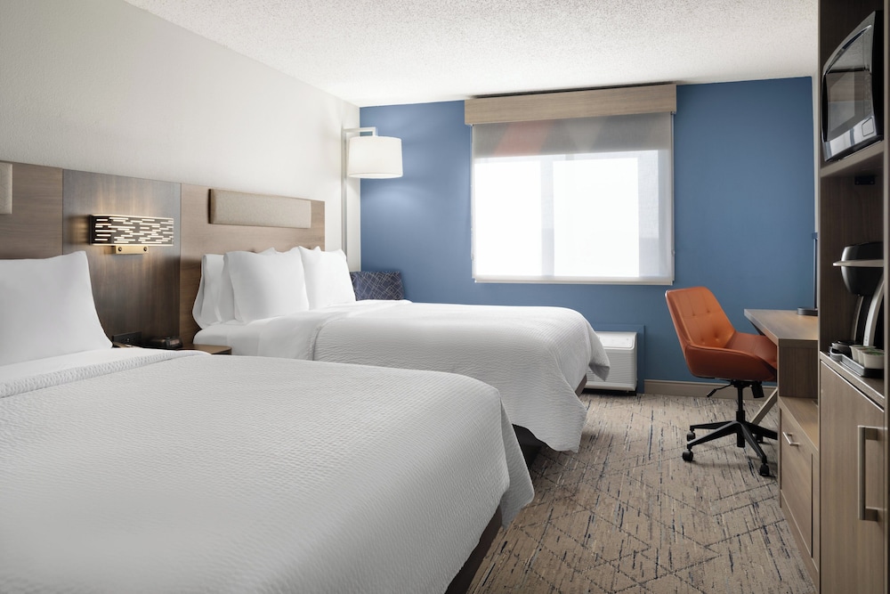 holiday inn express and suites midwest by ihg