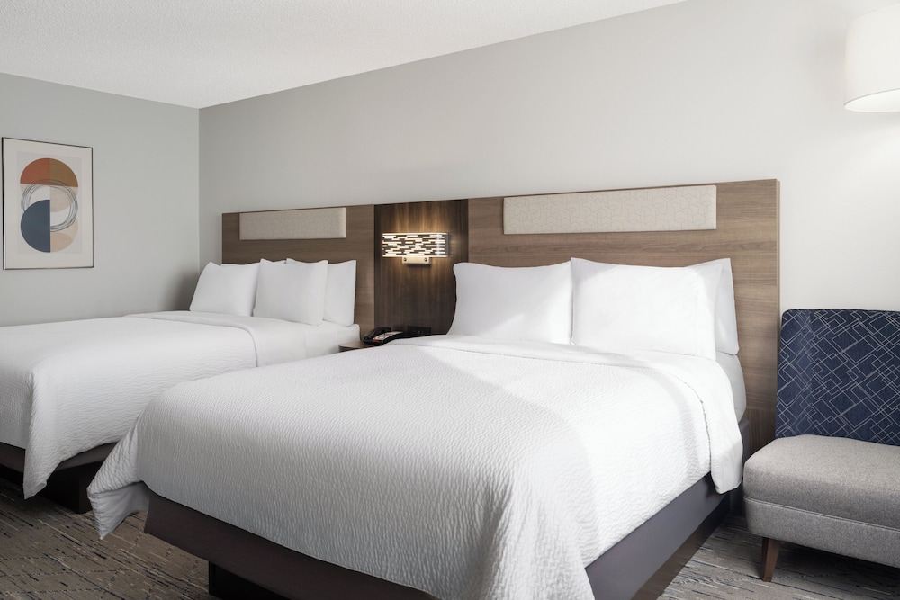 holiday inn express and suites midwest by ihg