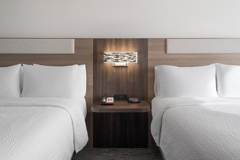 holiday inn express and suites midwest by ihg